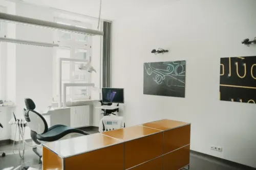 Behandlungszimmer der Zahnarztpraxis Dr. Sebastian Dittrich