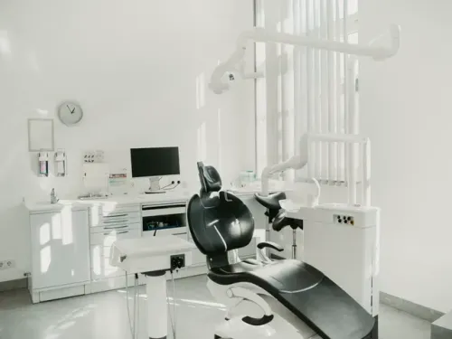 Behandlungszimmer der Zahnarztpraxis Dr. Sebastian Dittrich